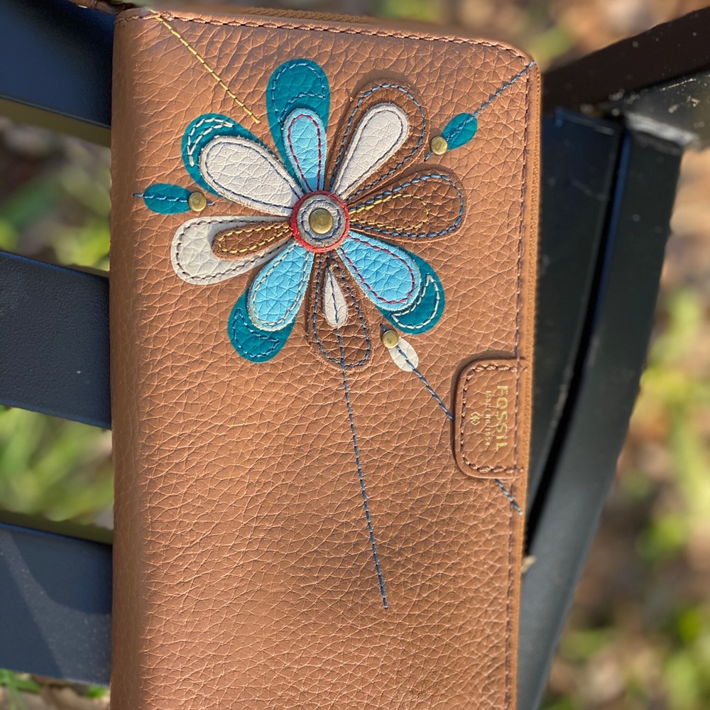 Fossil Leather Liza Zip Around Clutch Wallet